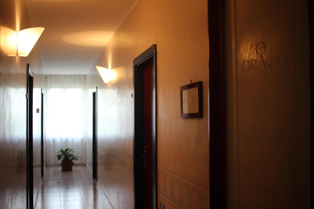 Hotel Orazio Venosa Bagian luar foto