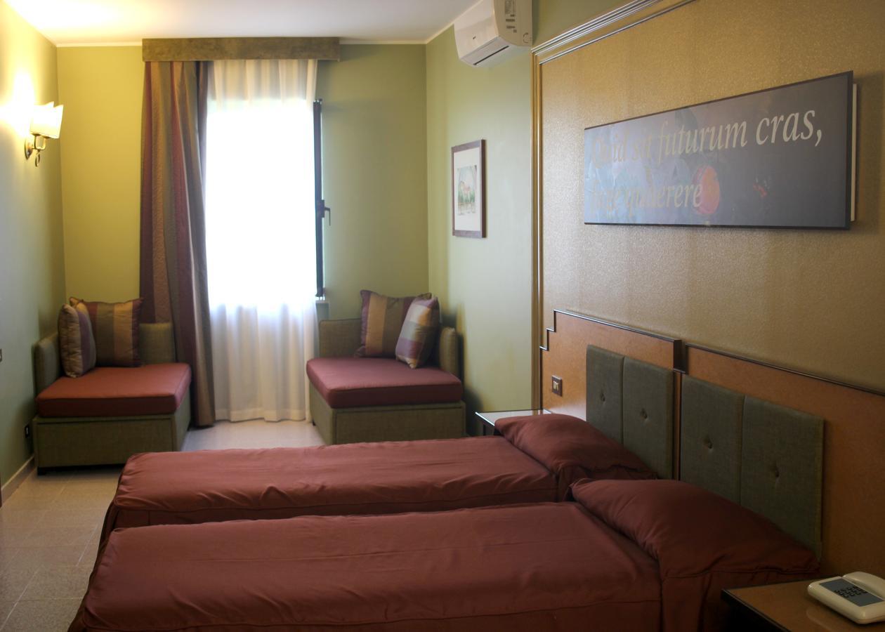 Hotel Orazio Venosa Bagian luar foto