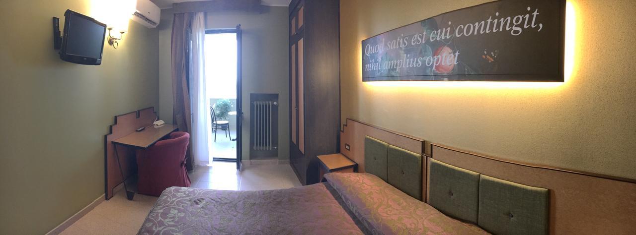 Hotel Orazio Venosa Bagian luar foto