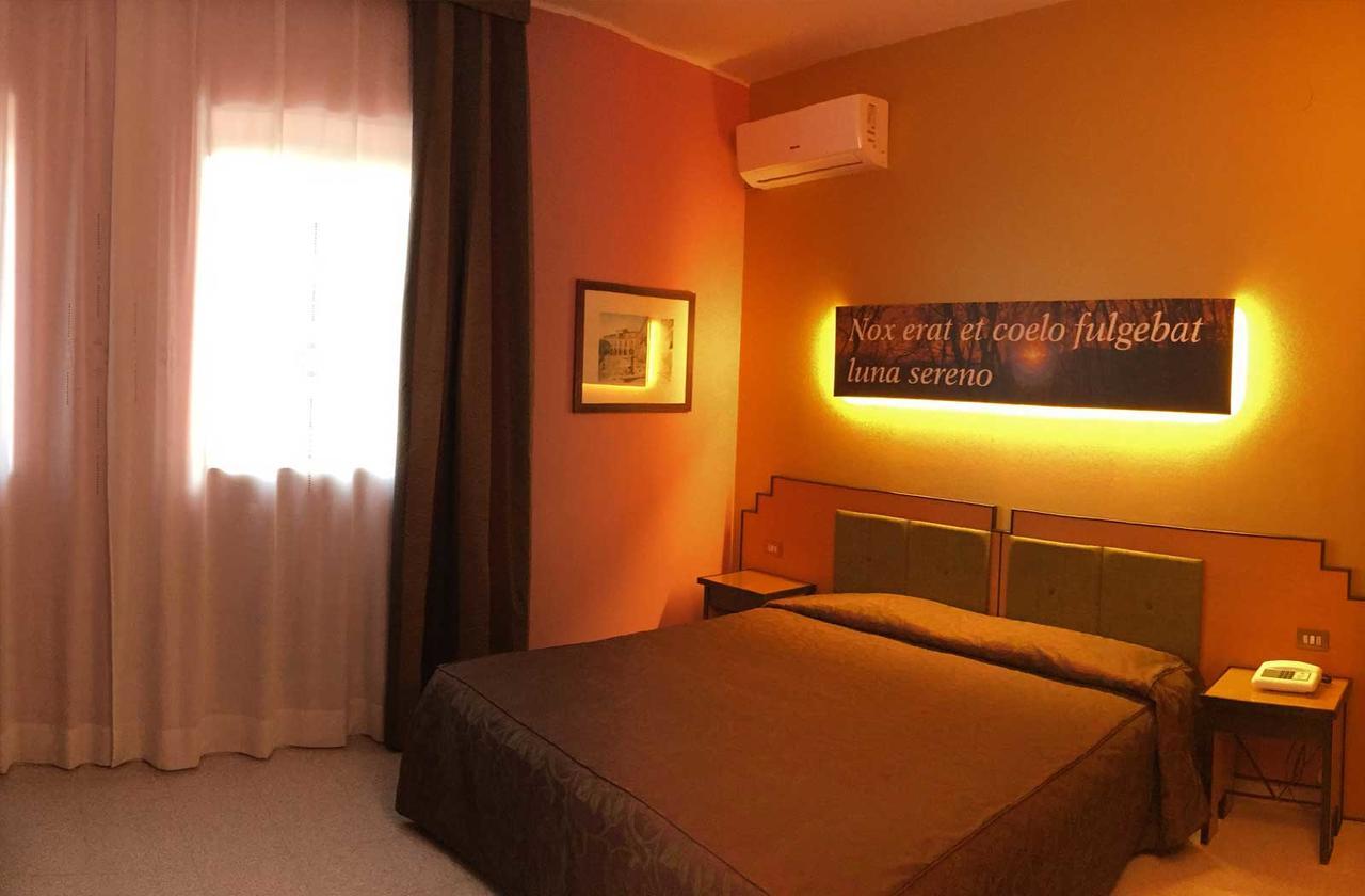 Hotel Orazio Venosa Bagian luar foto